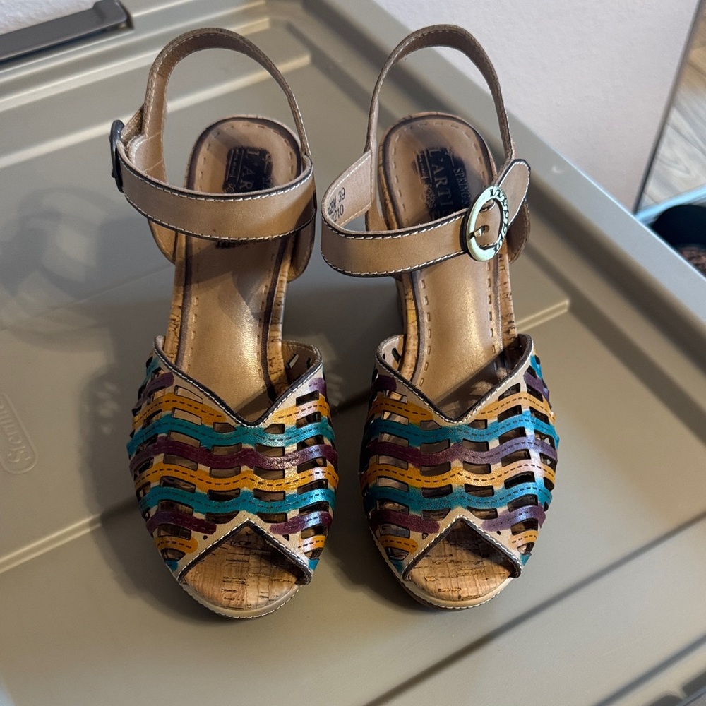 L’Artiste Women's Multicolor Strappy Sandals